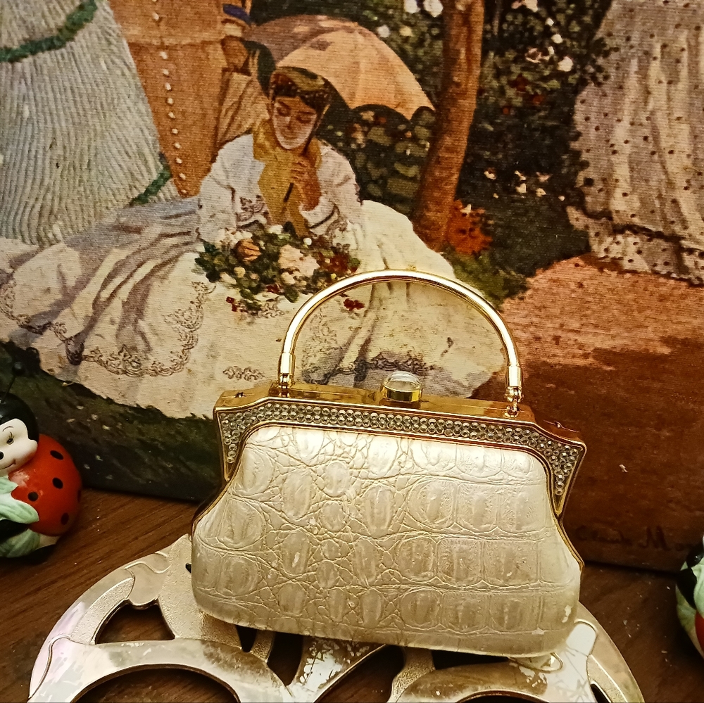 πVicenza Clutch Embossed π π Rhinestone Metallic,Elegant Purse.π π - Picture 9 of 13